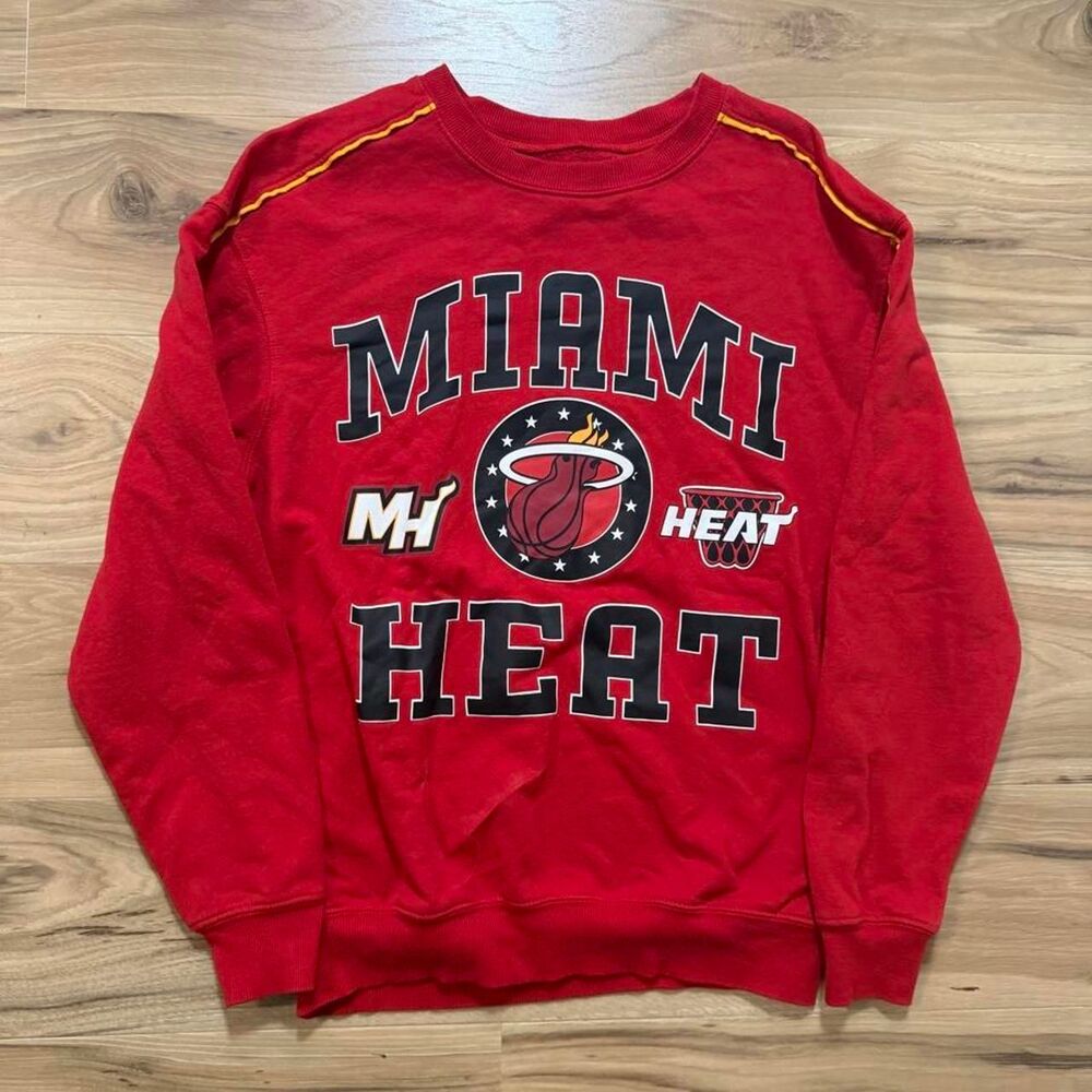 NBA Miami Heat red crewneck sweatshirt graphic basketball size medium
